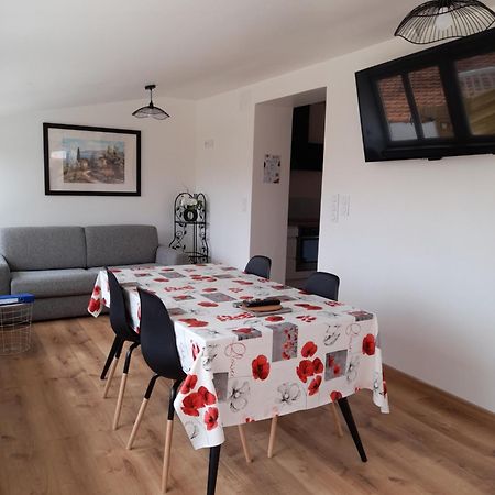 Logement Lumineux Avec Terrasse La Roche-sur-Yon Bagian luar foto